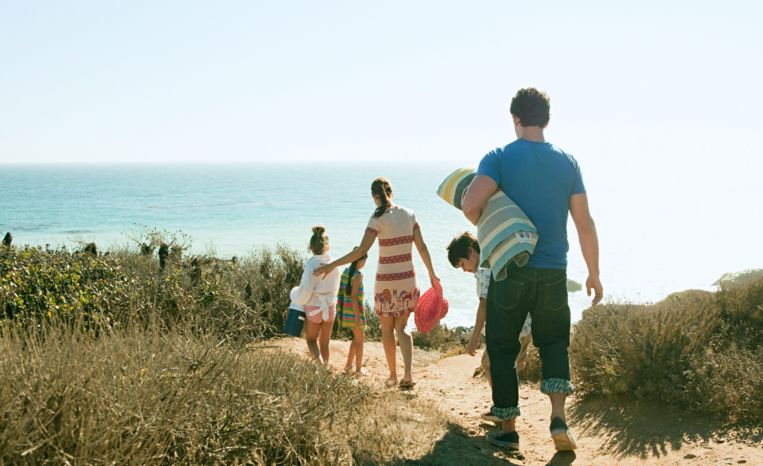 Gezin strand vakantie Beeld Getty Images