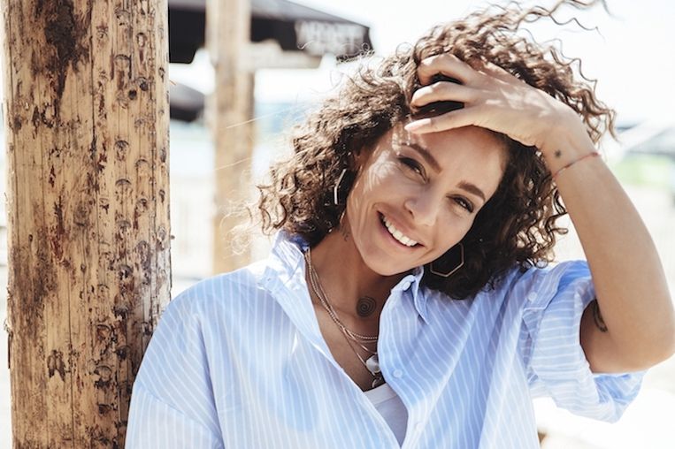 Verliefde Fajah Lourens deelt liefdevolle foto met nieuwe vriend